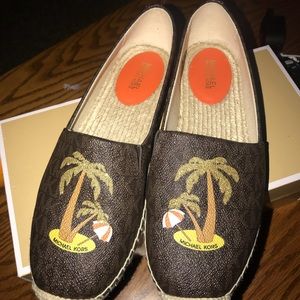 Brand new MK flats size 6.50 but fit 7 brown